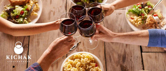 Cosas que nunca deberías comer antes de tomar vino